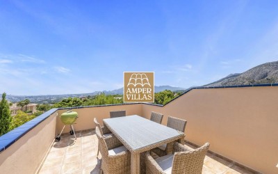 Lovely villa for sale with beautiful views and marvelous garden in Altea Costa Blanca